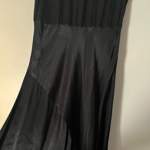 Vestire Australia Asymmetrical Contrast Satin Midi Dress - Picture 4 of 6